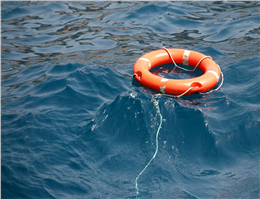 تلاش برای یافتن جوان مفقود شده در آبهای بندرعباس