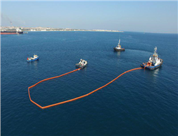 ساحل جزیره خارگ از لکه های نفتی پاکسازی شد