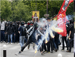 صدها نفر در اعتصاب فرانسه زخمی شدند