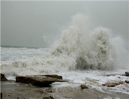 شرق دریای عمان طوفانی شد