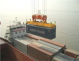 کشتی کانتینری با قایق صیادی در چین برخورد کرد