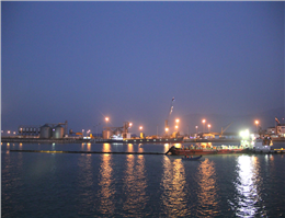مانور شبانه مقابله با آلودگی نفتی در بندر نوشهر برگزار شد
