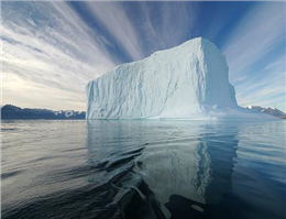 کوه یخی شناور شد/خطر برخورد با کشتی ها