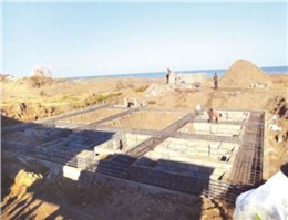 بسیاری از ساخت و سازهای غیرمجاز ساحلی توسط دولت انجام می شود