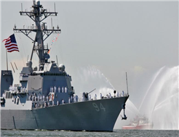قایق های ایرانی به ناو جنگی آمریکا نزدیک شدند