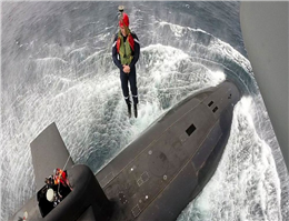 رئیس جمهور فرانسه در زیردریایی اتمی+عکس