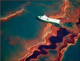 ریسک بالای ایجاد آلودگی نفتی در آبهای جنوبی کشور