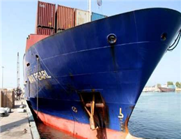 پهلوگیری کشتی 2600 تنی در اسکله بهمن قشم