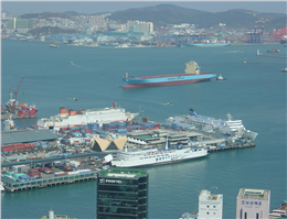 Typhoon disrupts South Korea ports