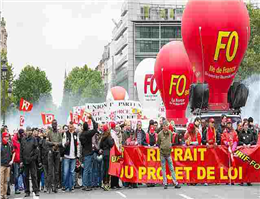 اعتصاب در فرانسه/ عملیات تخیله و بارگیری به تعلیق درآمد