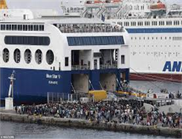 کشتی مسافربری مهاجران راهی یونان شد