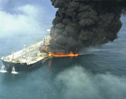 یک مفقود و چهار زخمی بر اثر انفجار نفتکش ژاپنی