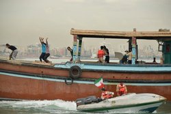 توقیف شناور حامل کالای قاچاق در آبهای ساحلی بندر ماهشهر