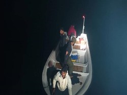 نجات 4 صیاد گمشده در دریای عمان