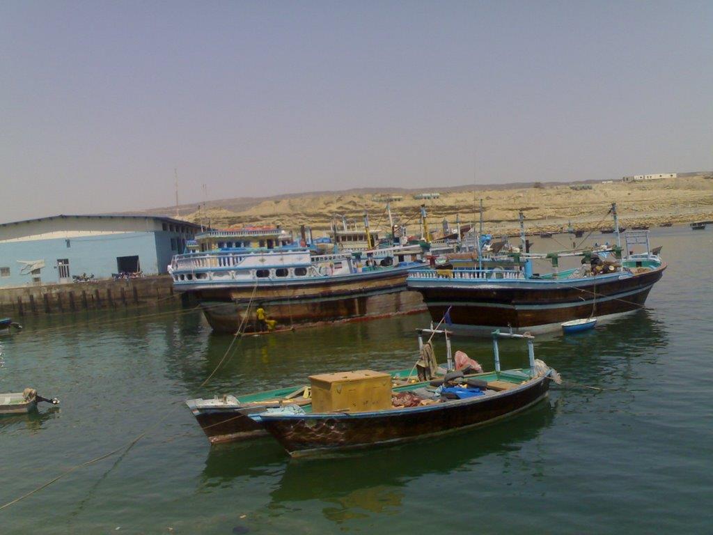 تداوم روند احداث بندر صیادی در ساحل دریای عمان