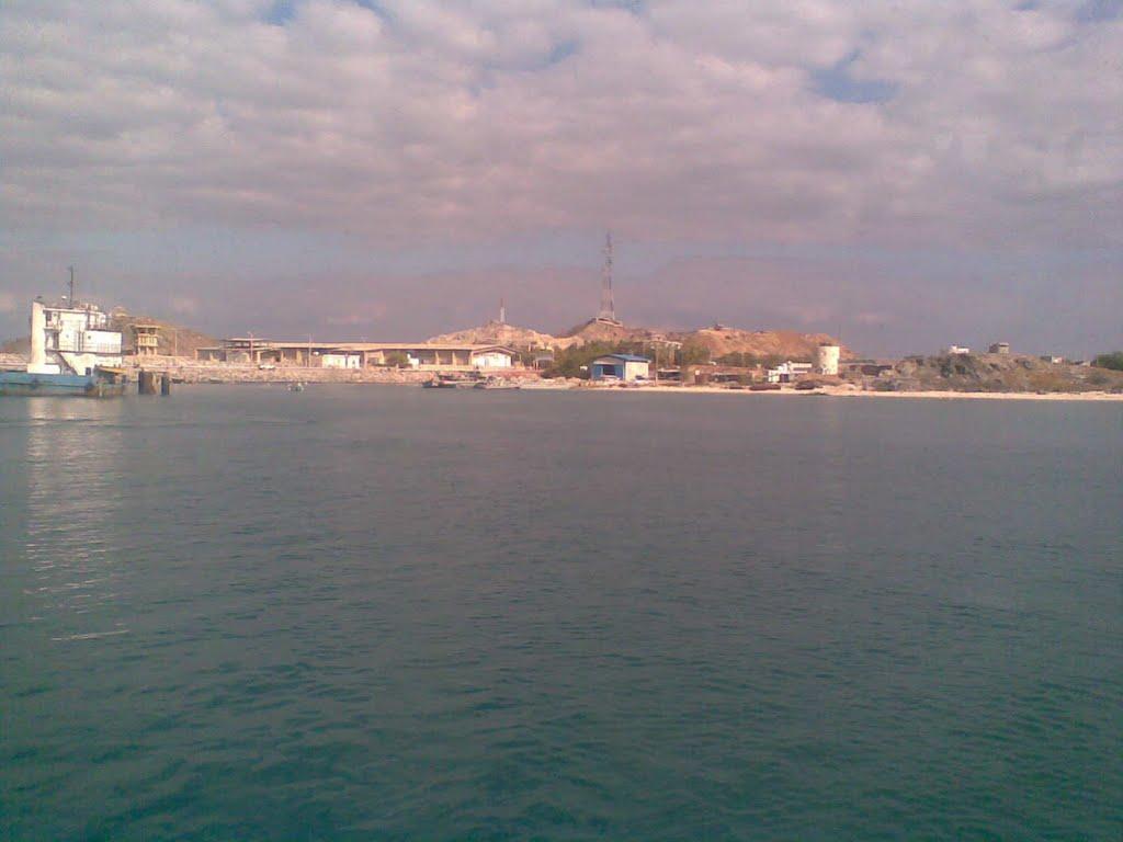 امکان سفر دریایی و هوایی گردشگران نوروزی به جزیره ابوموسی