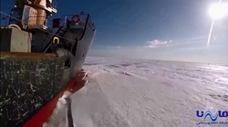 کشتی یخ شکن بر پهنای اقیانوس