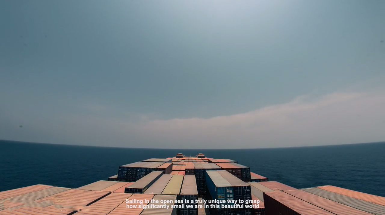 ویدیو خیره کننده از کشتی کارگو در مسیر اقیانوس و آب ها