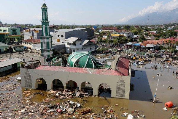 سونامی اندونزی جان قریب به یک میلیون نفر را گرفت