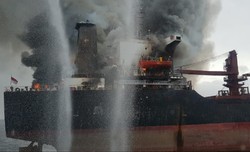 امدادرسانی به کشتی فله بر حادثه دیده در اندونزی