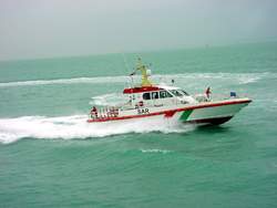 خدمه موتور لنج باری در خلیج فارس از غرق شدن نجات یافتند
