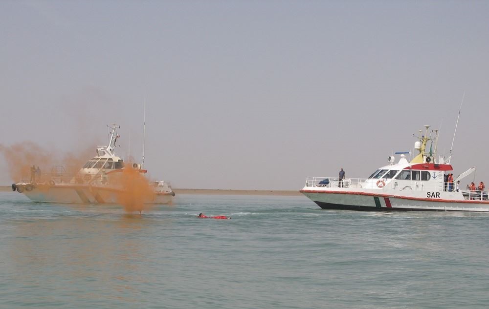 نجات ۶ ملوان یک شناور باری در آب های خلیج فارس