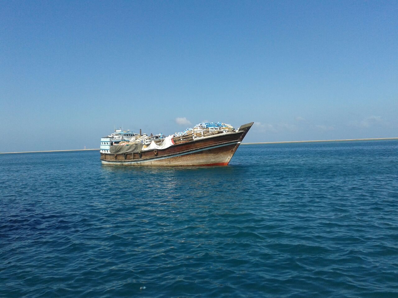 نجات جان ۵ ملوان توسط دریابانان بوشهر در آب‌های خلیج فارس