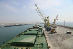 پهلوگیری دومین کشتی حامل کالای اساسی در اسکله بندر بوشهر