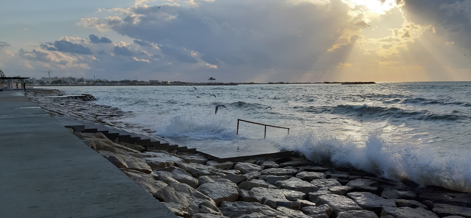 آب‌های شمال خلیج فارس به شدت مواج و توفانی است