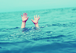 شهروند کنگاني از غرق شدن در دريا نجات یافت