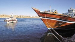 نجات جان 5 صیاد لنج حادثه دیده در آب‌هاي دريای عمان