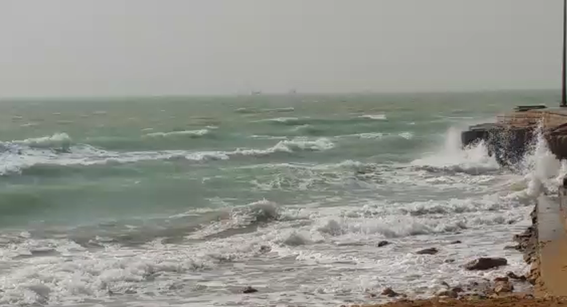 آب های شمال خلیج فارس توفانی و مواج است