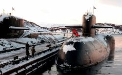 زیردریایی تحقیقاتی روسیه آتش گرفت