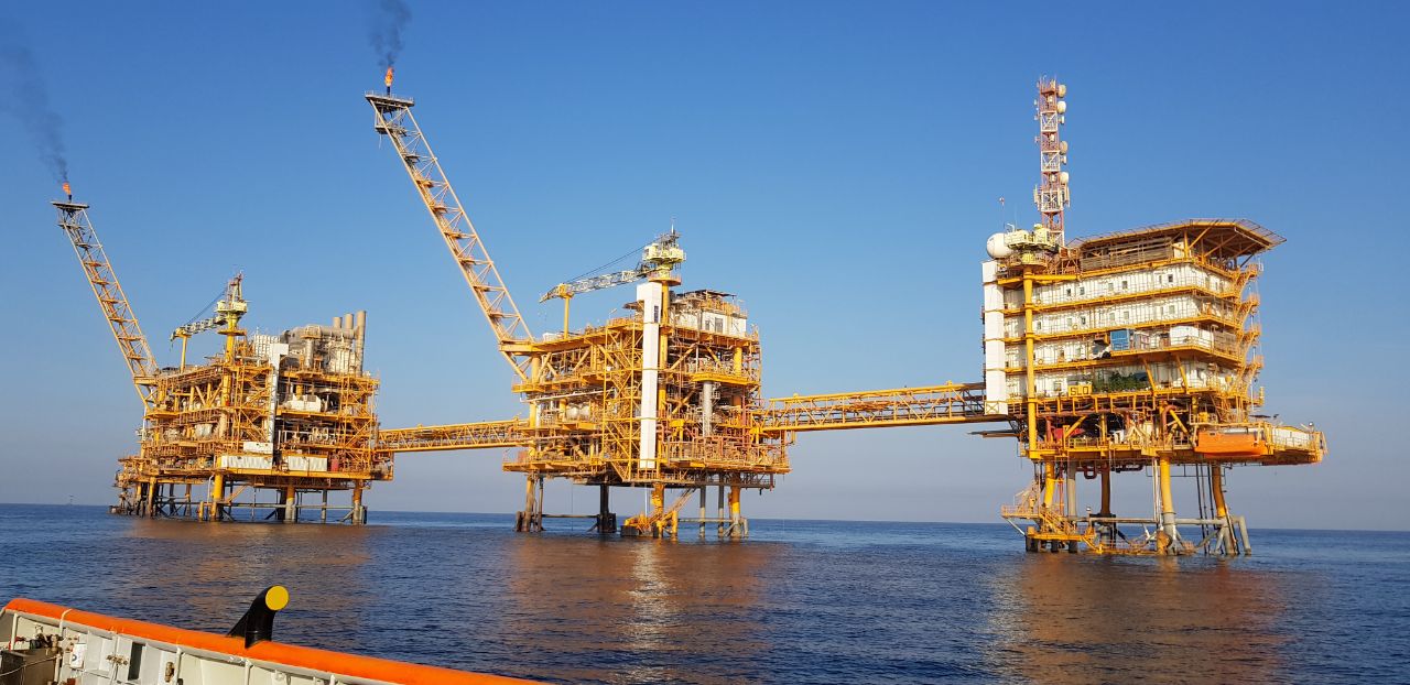 سکوهای نفتی در آبهای خلیج فارس