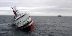 لحظه غرق شدن کشتی شباهنگ در آب های خزر(+ فیلم)
