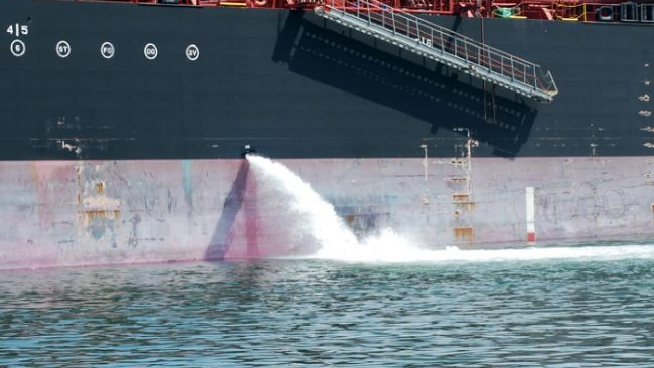 افزایش نظارت بر تخلیه آب توازن کشتی‌ها در خلیج فارس