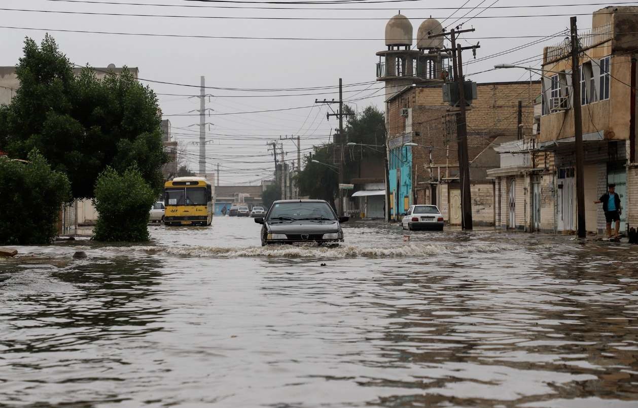 تداوم نابسامانی‌ها در شهر‌های بندری خرمشهر و آبادان / خلیج فارس تا روز پنجشنبه مواج و توفانی است