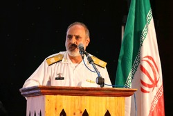 اهتزاز پرچم ایران بر روی کشتی ها نمایش اقتدار کشور است