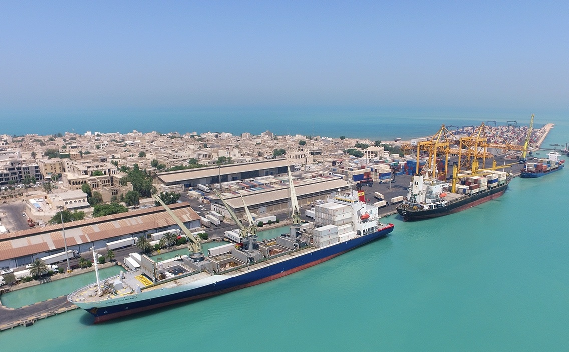 بوق امید کشتی‌ها در بنادر بوشهر در قدردانی از کادر درمانی نواخته شد