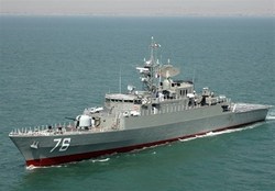 نهنگ دفاعی ایران وارد دریا می‌شود