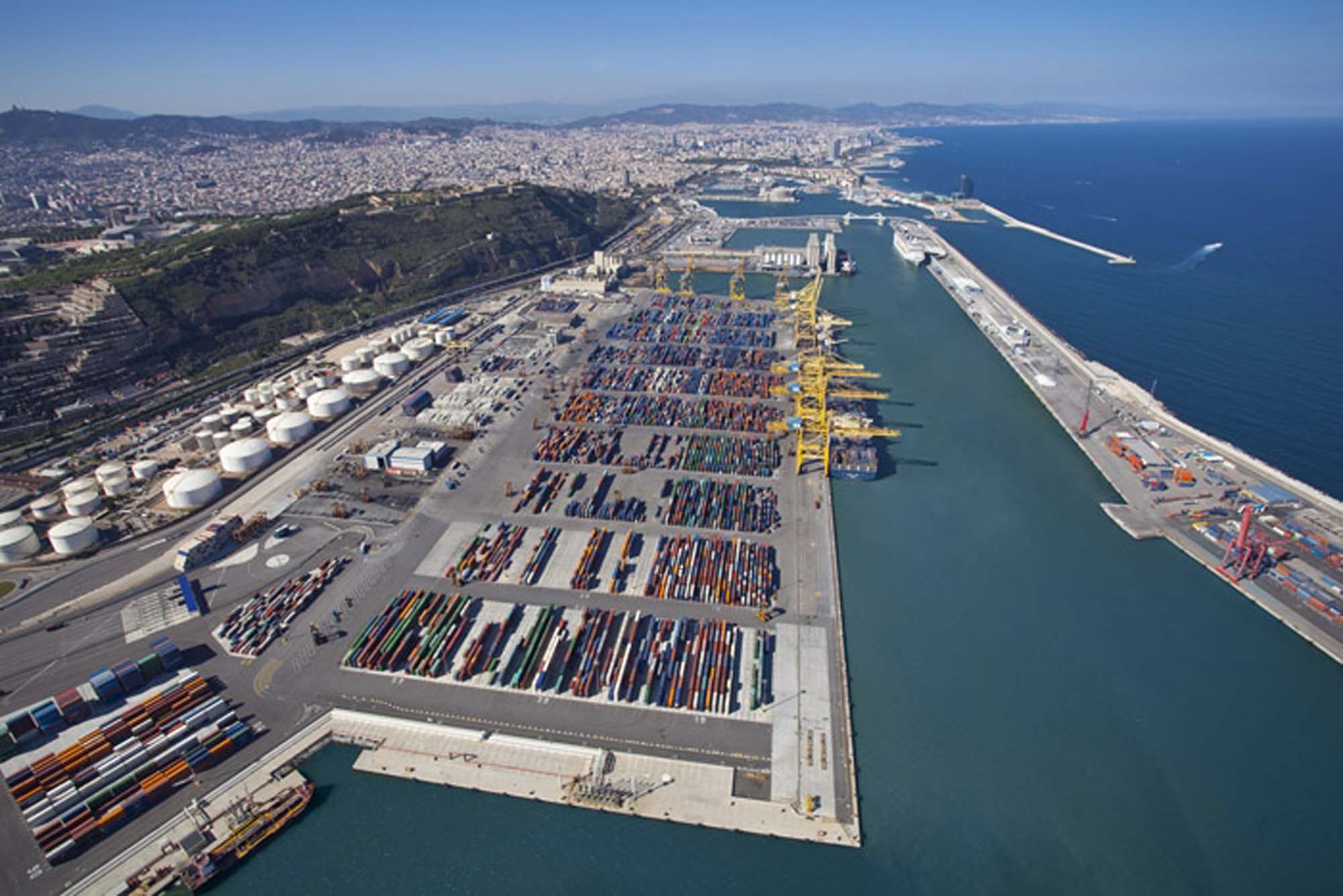 تسهیلات بندر بارسلونا برای کشتی‌ها‌یی با سوخت پاک