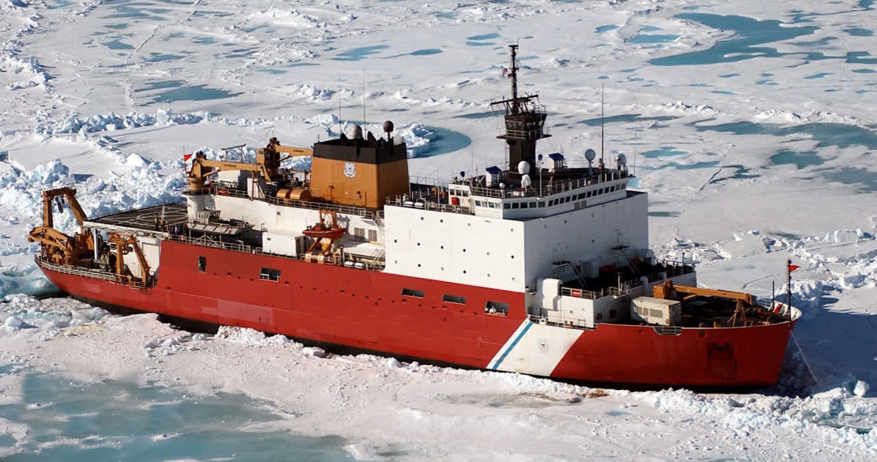 چین فعالیت‌های دریایی را به قطب شمال و جنوب می‌کشاند