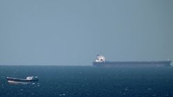 انفجار در یک کشتی تجاری انگلیس در خلیج عمان