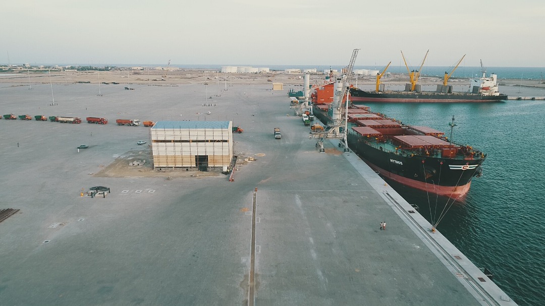 صادرات اولین محموله ۴۵ هزار تنی مواد معدنی در سال ۹۹ / تخلیه و بارگیری همزمان ۶ کشتی در بندر چابهار