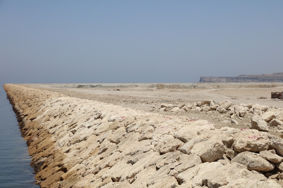 پیشرفت 86 درصدی عملیات استحصال از دریا در بندر شهید بهشتی