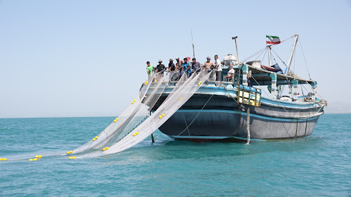 توقیف یک تُن صید دریایی غیرمجاز در سواحل خوزستان