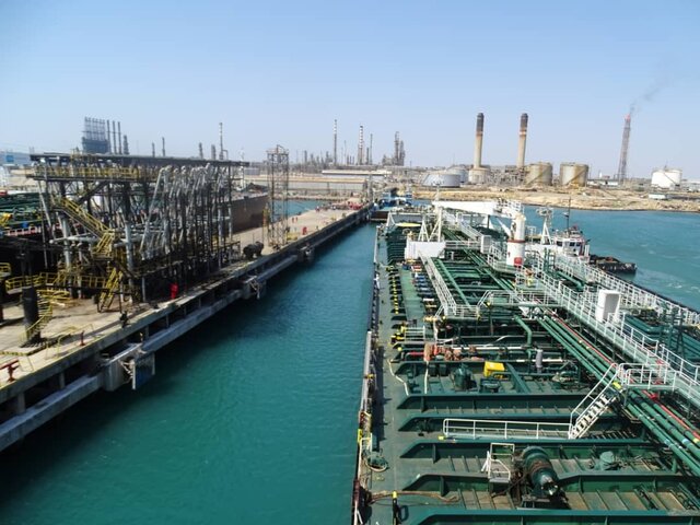 پهلوگیری دومین نفتکش ایرانی در بندر ونزوئلا
