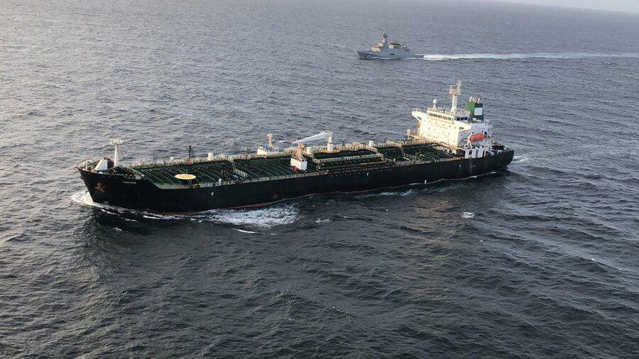 سومین نفتکش ایرانی هم وارد آب‌های ونزوئلا شد