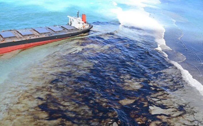 خطر شکستن نفتکش ژاپنی نزدیک جزیره موریس