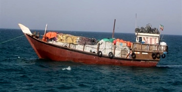 توقیف شناور حامل کالای قاچاق در آب‌های هندیجان
